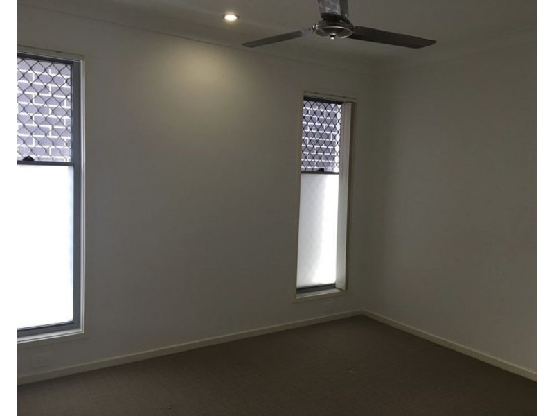 3 Broadwater Lane, Fitzgibbon QLD 4018