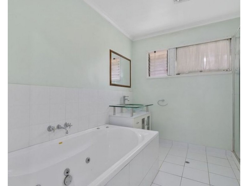 12 Myron Street, Chermside QLD 4032