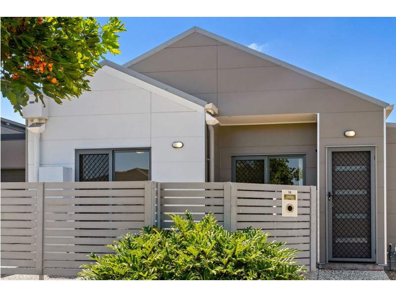 18 Blue Mountains Crescent, Fitzgibbon QLD 4018