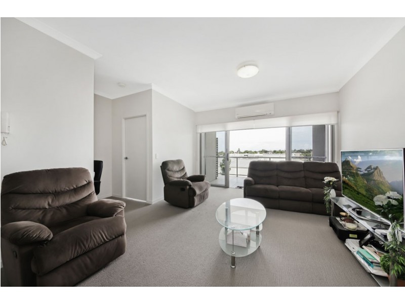 402/15-17 Playfield Street, Chermside QLD 4032