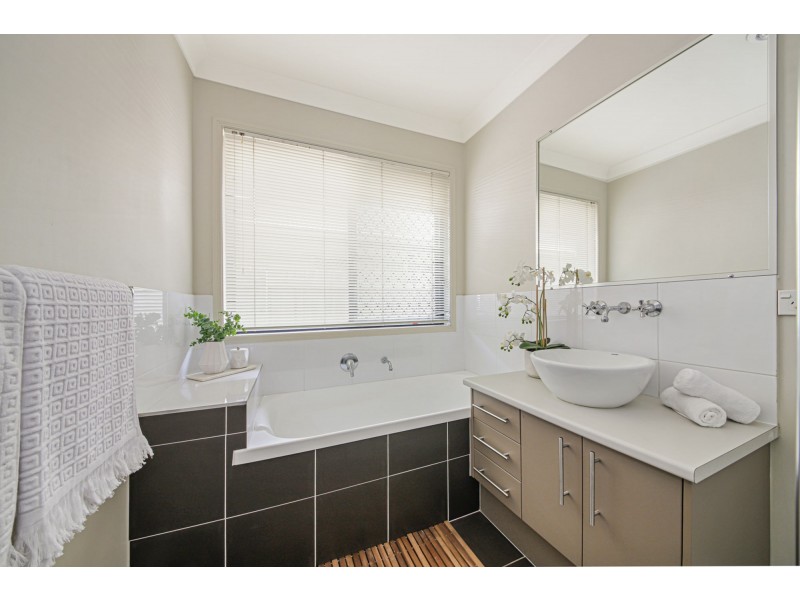 12 Caribou Crescent, Fitzgibbon QLD 4018