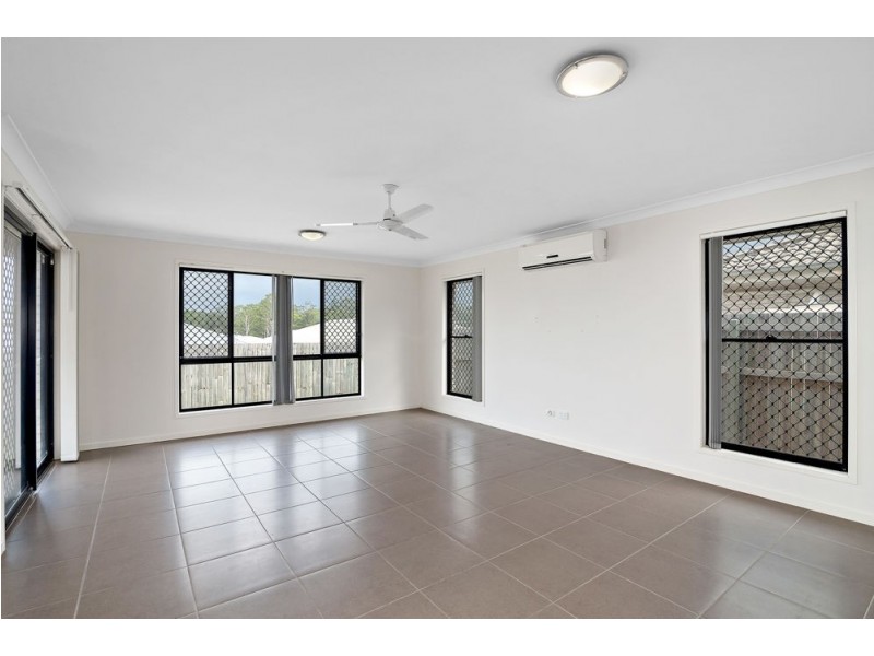 26 Duporth Crescent, Dakabin QLD 4503