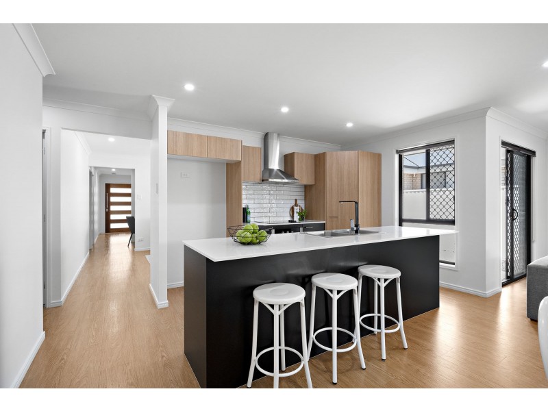 1 & 2/122a Quinlan Street, Bracken Ridge QLD 4017