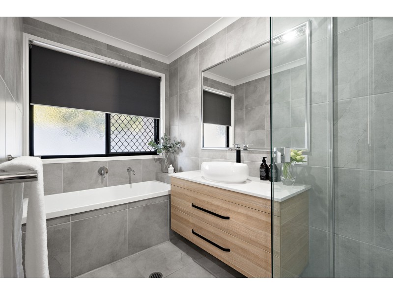 1 & 2/122a Quinlan Street, Bracken Ridge QLD 4017