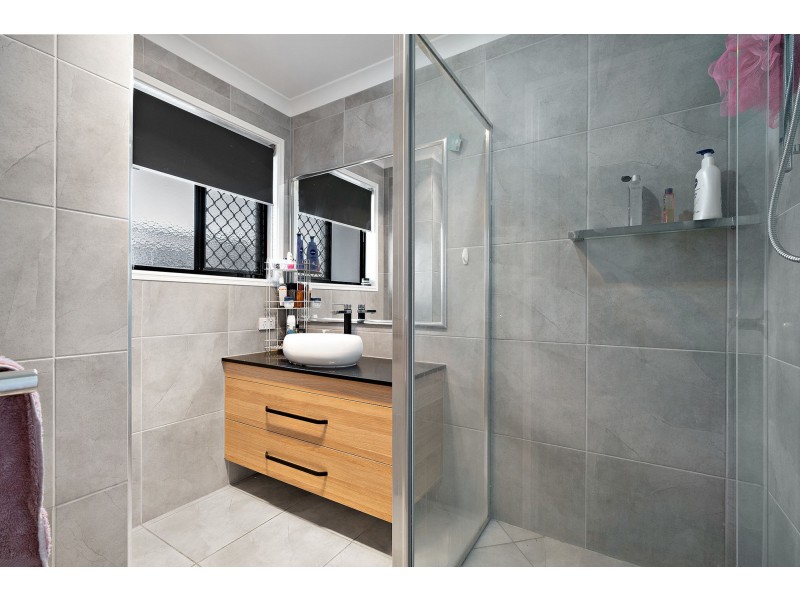 1 & 2/122a Quinlan Street, Bracken Ridge QLD 4017