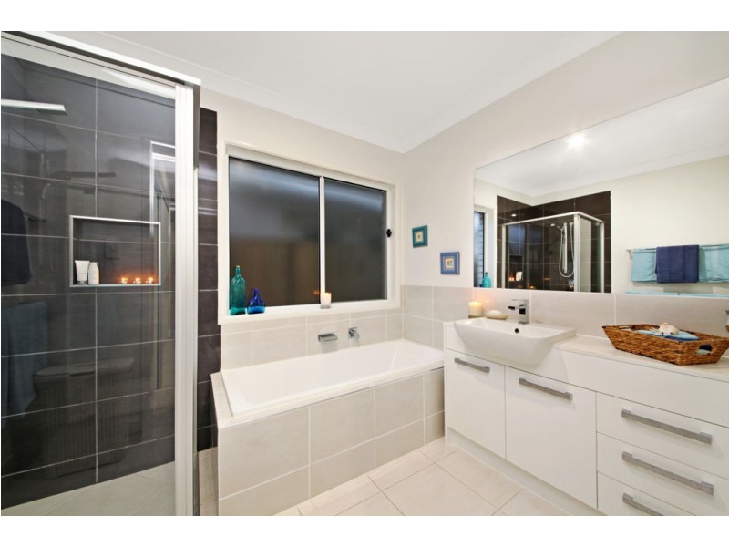 13 Watarrka Avenue, Fitzgibbon QLD 4018