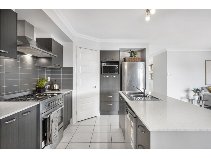 60 Moor Circuit, Warner QLD 4500