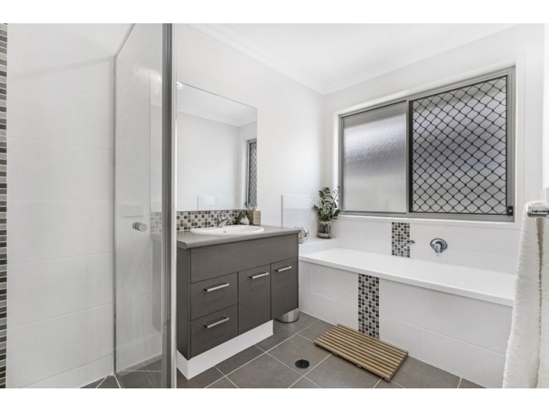 60 Moor Circuit, Warner QLD 4500