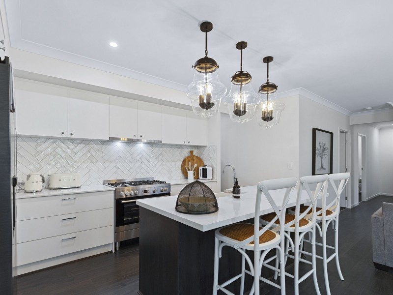 2 Lincoln Crescent, Upper Kedron QLD 4055