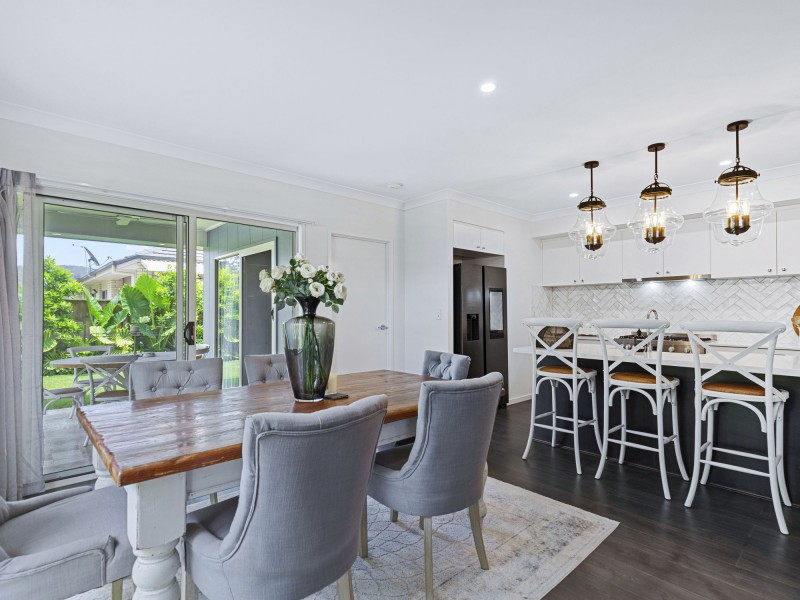 2 Lincoln Crescent, Upper Kedron QLD 4055