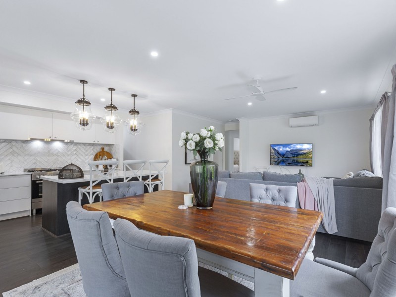 2 Lincoln Crescent, Upper Kedron QLD 4055