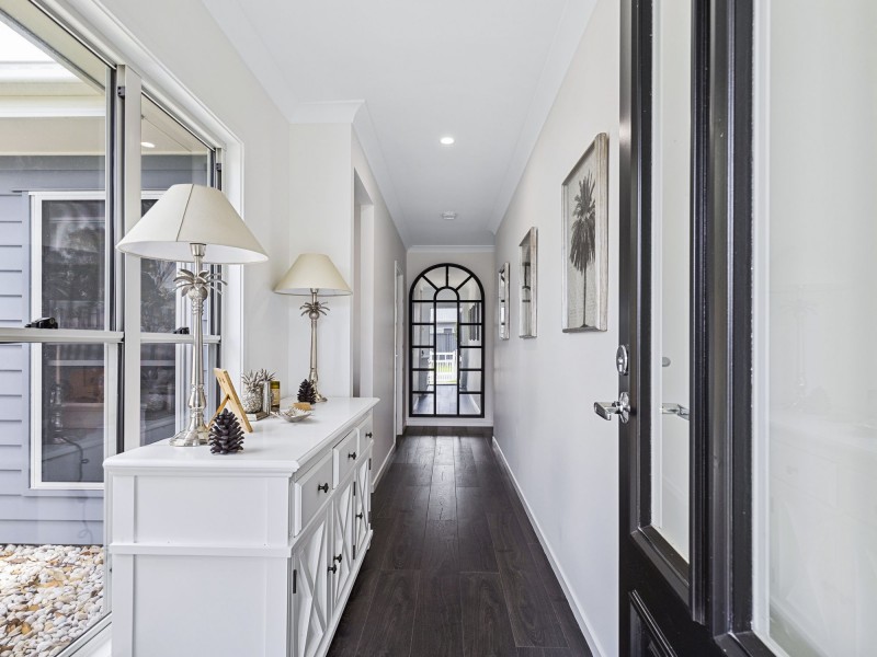 2 Lincoln Crescent, Upper Kedron QLD 4055