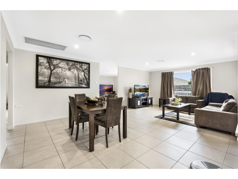 37 Cooloola Circuit, Warner QLD 4500