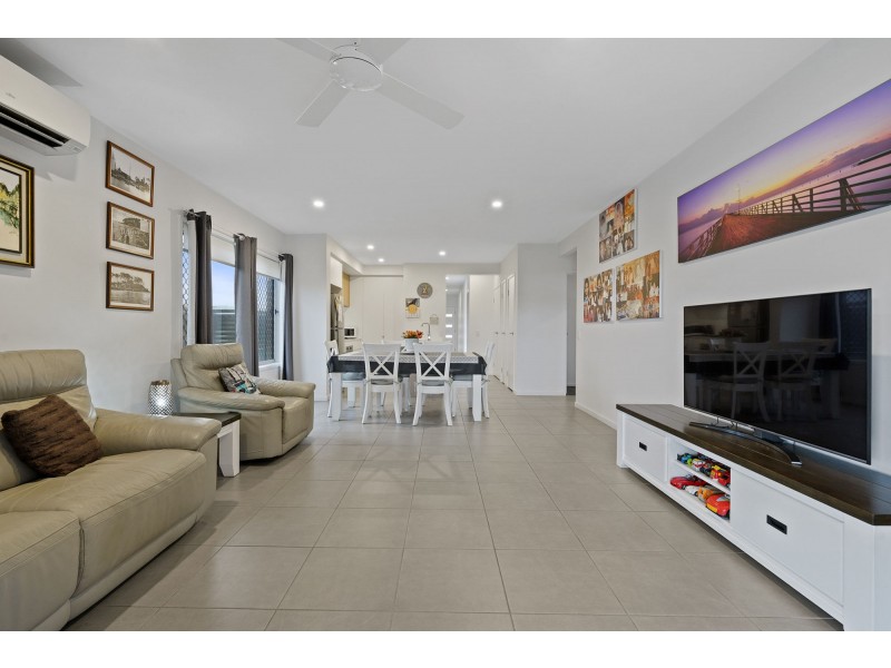 17 Gilvear Crescent, Strathpine QLD 4500