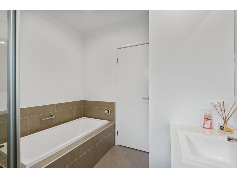 17 Gilvear Crescent, Strathpine QLD 4500