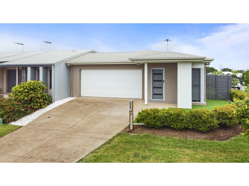 17 Gilvear Crescent, Strathpine QLD 4500