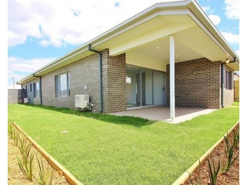 2 Crawford Street (Cnr Meadows), Strathpine QLD 4500