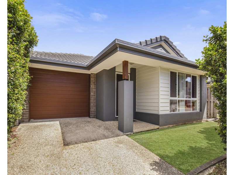 27 BLUE MOUNTAINS CRESCENT, Fitzgibbon QLD 4018