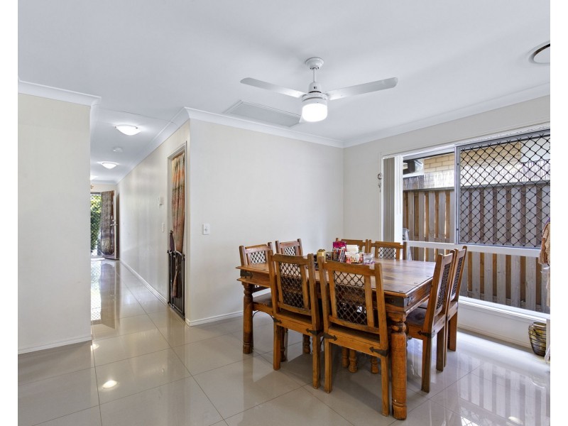 27 BLUE MOUNTAINS CRESCENT, Fitzgibbon QLD 4018