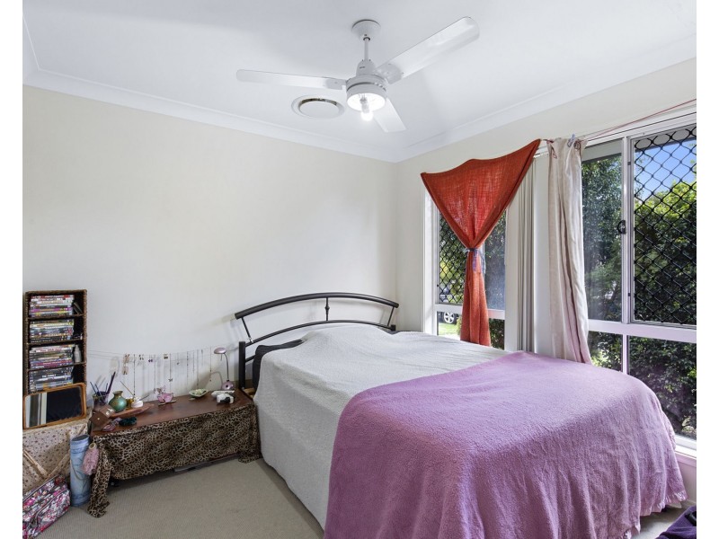 27 BLUE MOUNTAINS CRESCENT, Fitzgibbon QLD 4018