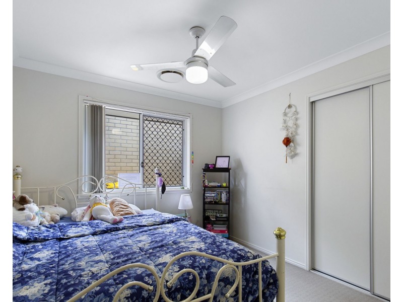 27 BLUE MOUNTAINS CRESCENT, Fitzgibbon QLD 4018