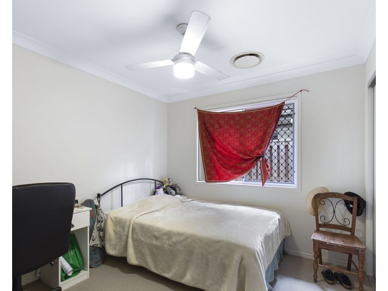 27 BLUE MOUNTAINS CRESCENT, Fitzgibbon QLD 4018