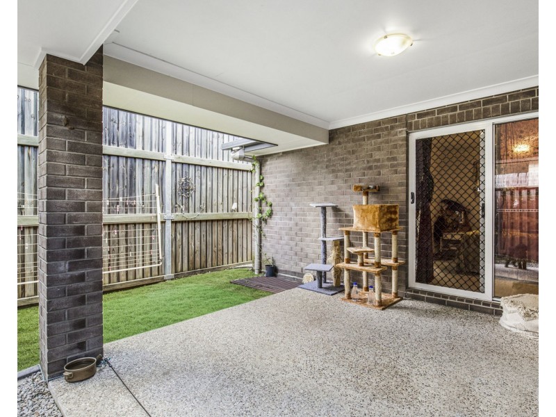 27 BLUE MOUNTAINS CRESCENT, Fitzgibbon QLD 4018