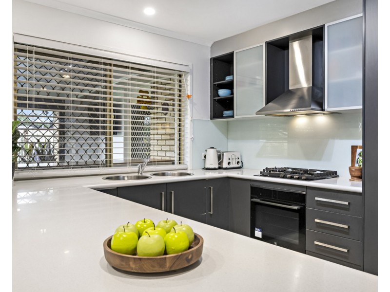 7 Blue Mountain Cres, Warner QLD 4500