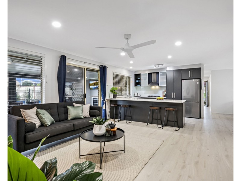 7 Blue Mountain Cres, Warner QLD 4500