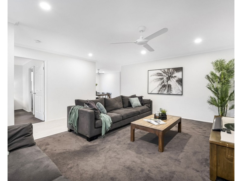 7 Blue Mountain Cres, Warner QLD 4500