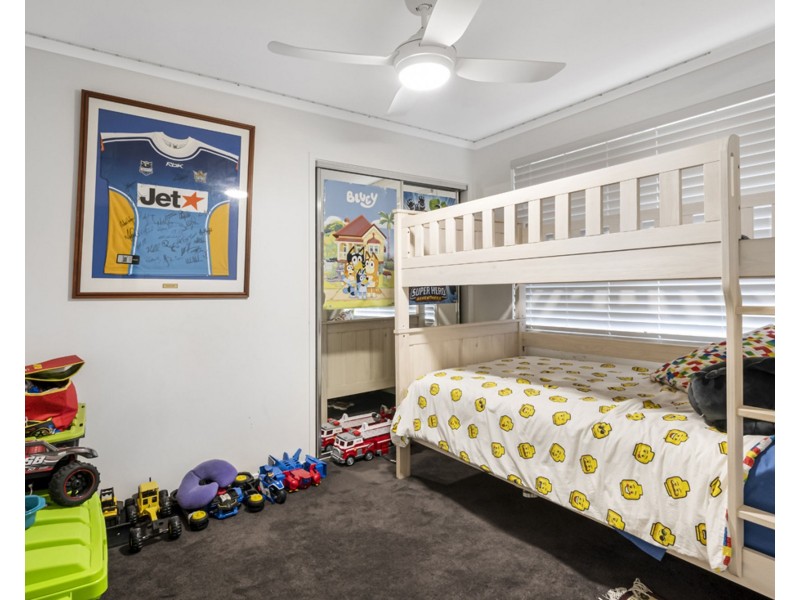 7 Blue Mountain Cres, Warner QLD 4500