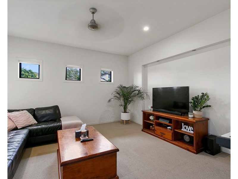 16 Oakwood Road, Warner QLD 4500