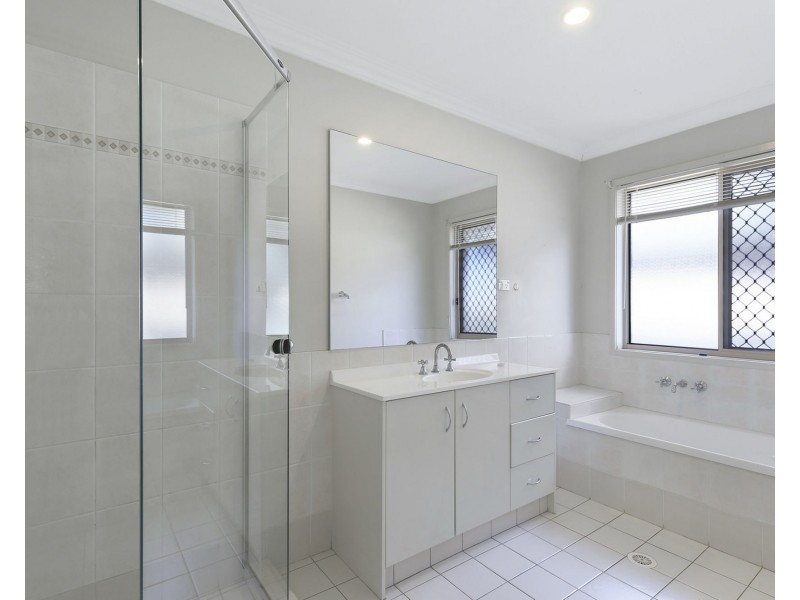 8 Edmund Court, Warner QLD 4500