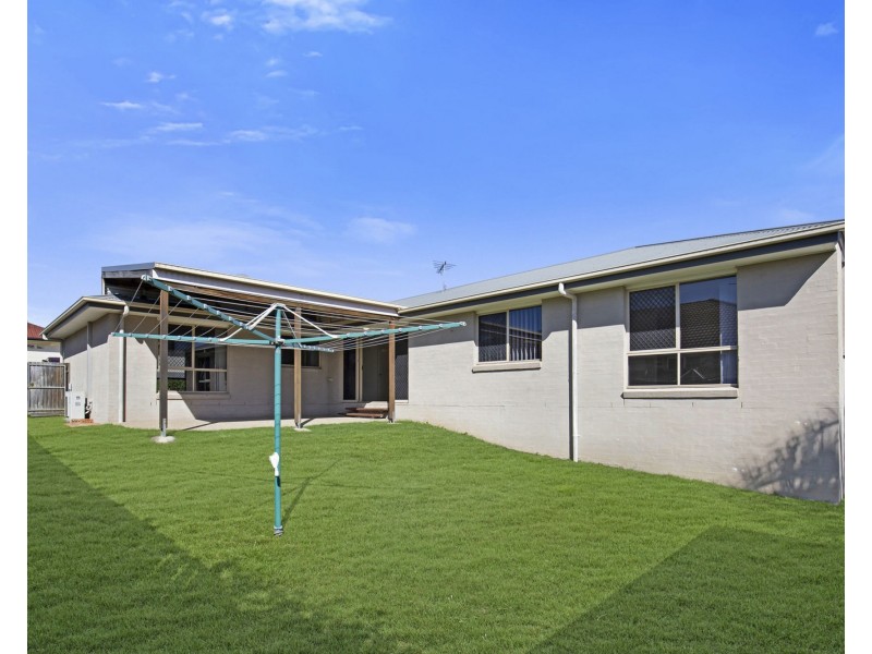 8 Edmund Court, Warner QLD 4500