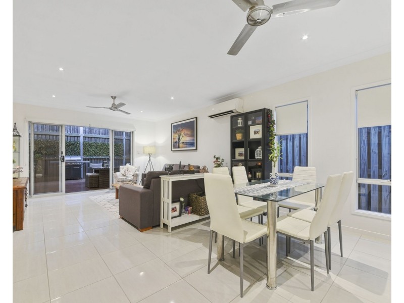 45 Blue Mountains Crescent, Fitzgibbon QLD 4018