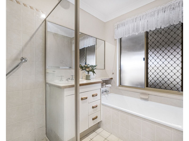 2 Winzear Drive, Kallangur QLD 4503