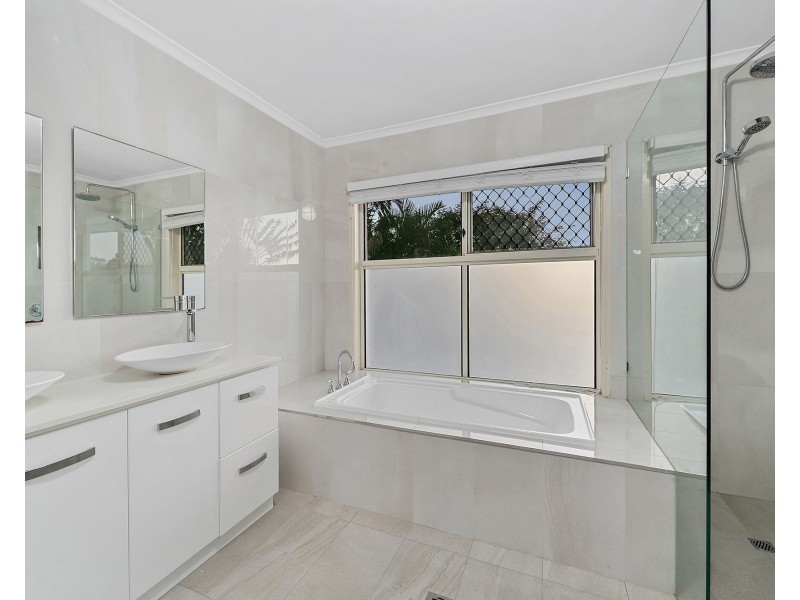 19 Tullylease Place, Chermside West QLD 4032