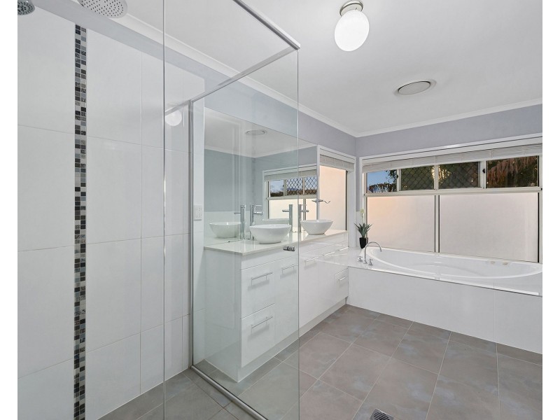 19 Tullylease Place, Chermside West QLD 4032