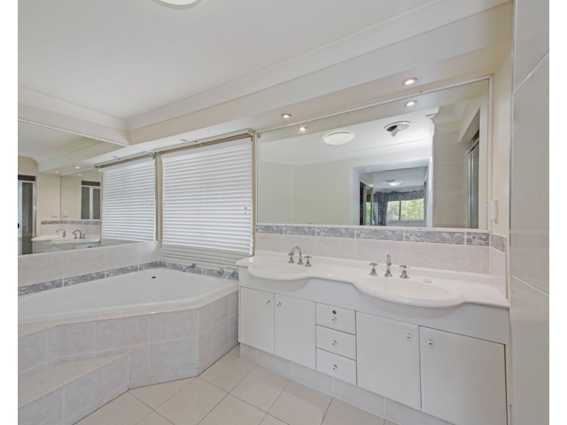 26 Blackbutt Place, Brookfield QLD 4069