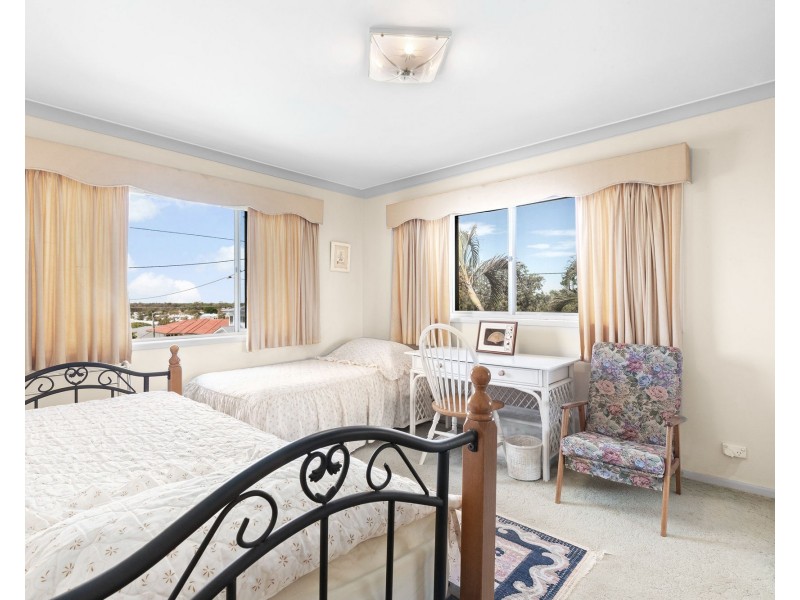 2 Geraldine Street, Wavell Heights QLD 4012