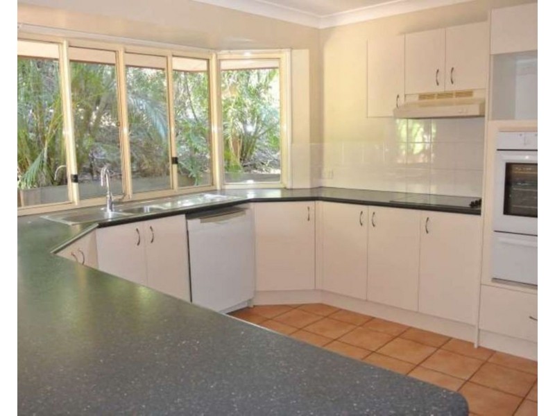 6 Hart Court, Brookfield QLD 4069