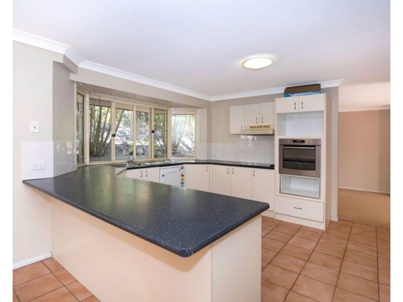 6 Hart Court, Brookfield QLD 4069