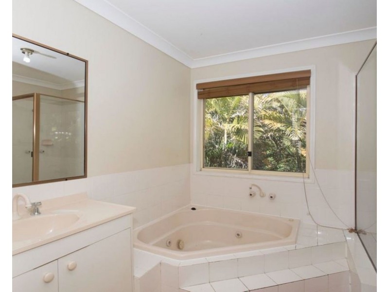 6 Hart Court, Brookfield QLD 4069