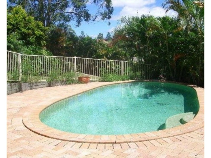 6 Hart Court, Brookfield QLD 4069