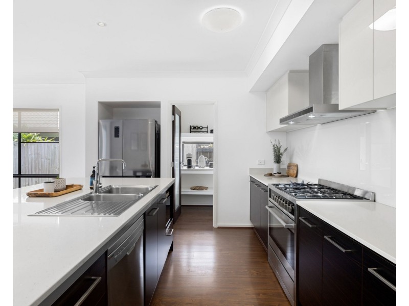 27 Hinton Crescent, Mango Hill QLD 4509