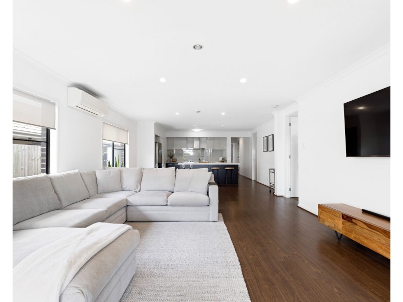 27 Hinton Crescent, Mango Hill QLD 4509