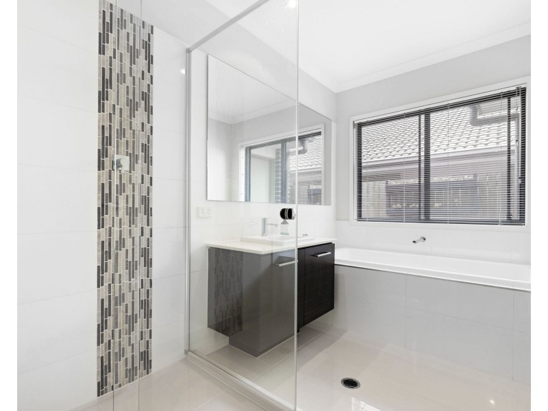 27 Hinton Crescent, Mango Hill QLD 4509