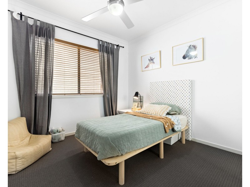 27 Hinton Crescent, Mango Hill QLD 4509