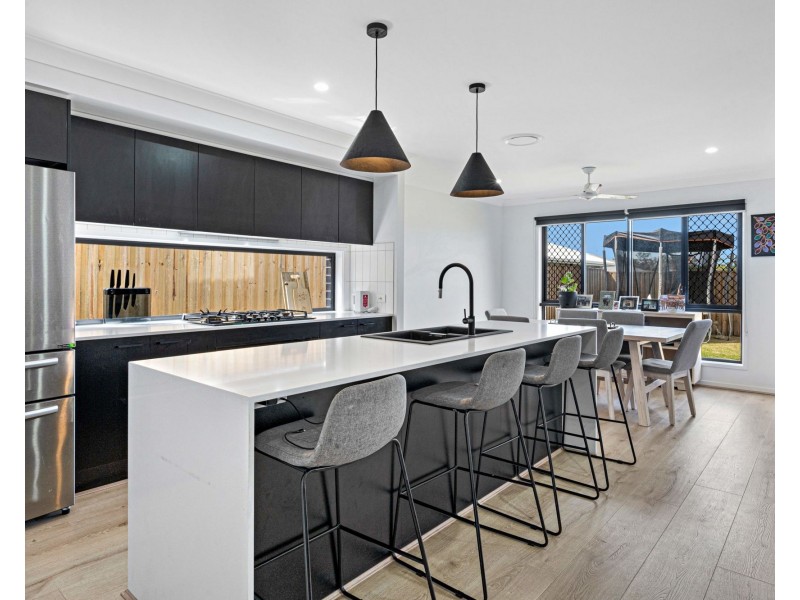 112 Halpine Parade, Warner QLD 4500