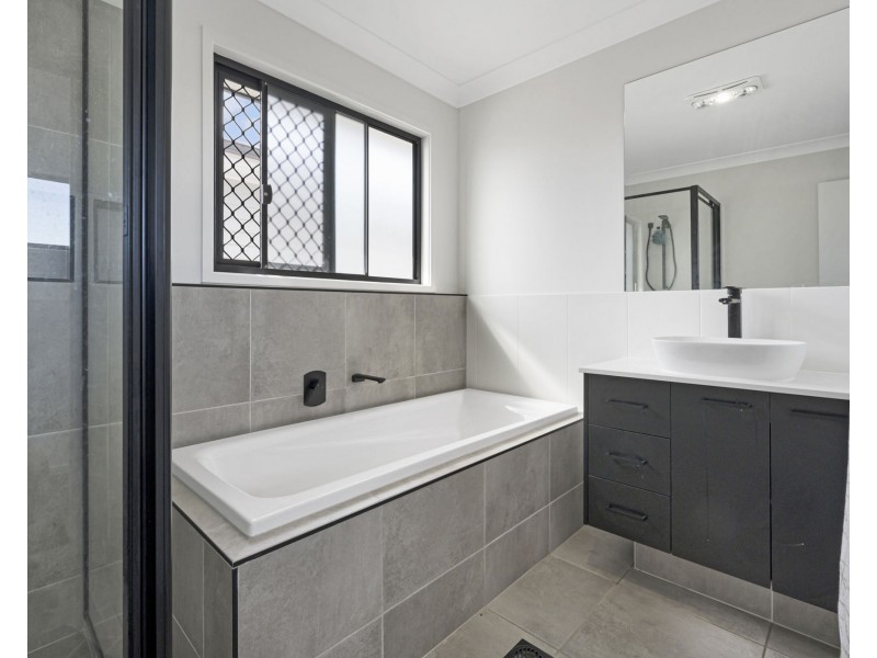 112 Halpine Parade, Warner QLD 4500